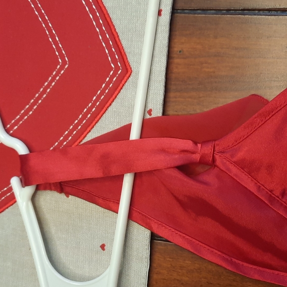 Lingerie red. 100% polyester . large. wide spaghetti strap - Picture 7 of 9